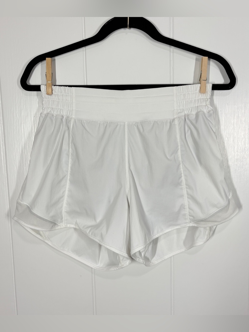 Lululemon Hottie Hot Shorts High Waisted Size 8 White Lined